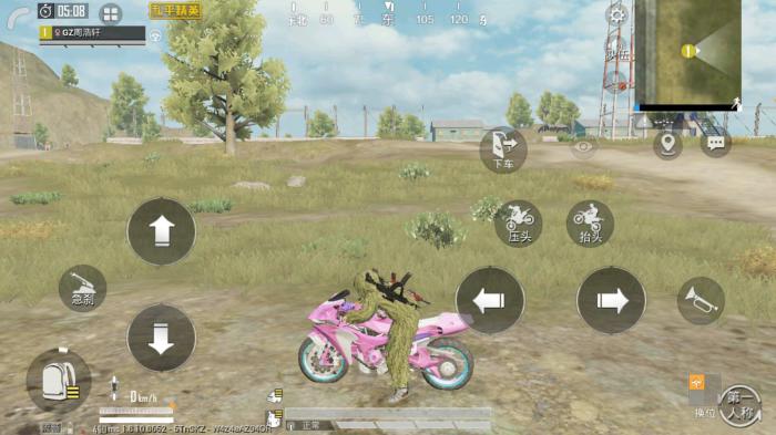 和平精英如何在摩托上使用武器3