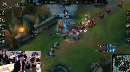 LOL职业赛场卡莎独领全场